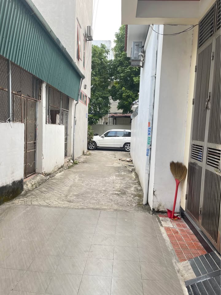 Nhà 3 tầng Phường Điện Biên 42m² giá 2 tỷ - Tiềm năng đầu tư cao!