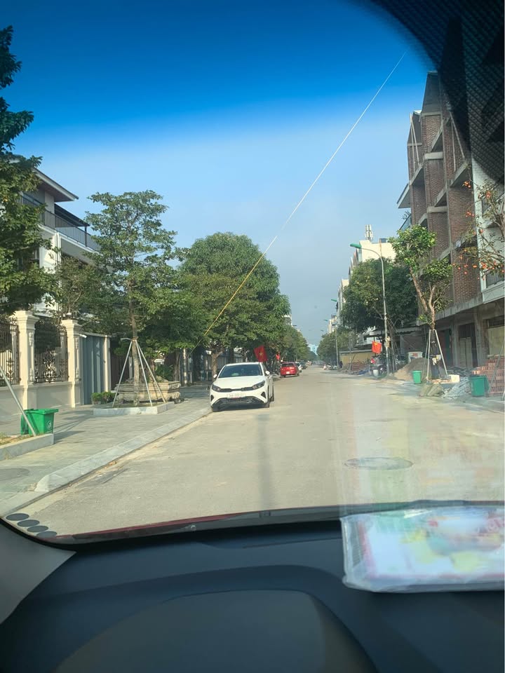 Nhà phố 4.5 tầng Đường Âu Cơ, 90m² giá thỏa thuận - Vị trí đắc địa gần công viên!