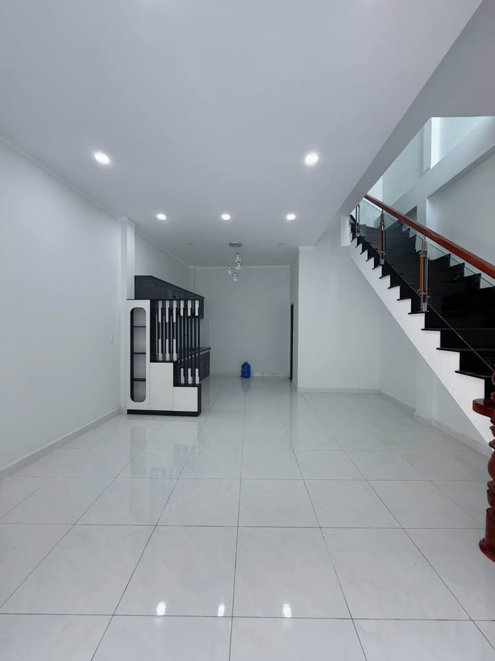 Nhà riêng Phường Đông Hòa, Dĩ An 50m² giá 2 tỷ - Sổ hồng chính chủ, hỗ trợ vay ngân hàng!