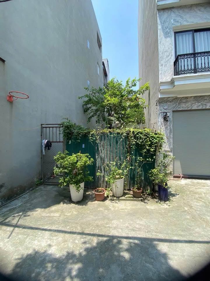 Đất nền Nguyễn Văn Cừ, Long Biên 70m² giá 14 tỷ - Đường vào rộng rãi, thoáng mát!