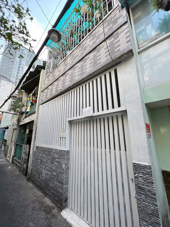 Nhà 2 Tầng Đường Đoàn Văn Bơ, Quận 4, 39.2m² - Sổ hồng riêng, Giá 5.3 tỷ
