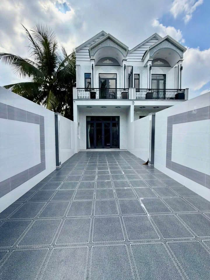 Nhà lầu 153m² tại Ấp 2, Nguyễn Công Bình chỉ 2 tỷ - Sẵn sàng vào ở ngay!