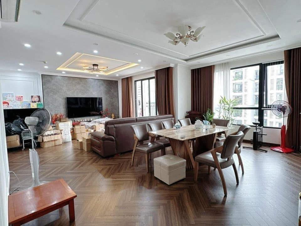 Căn hộ 05 phòng ngủ Tòa T5 Times City 186m² giá 20 tỷ - Nhà mới tầng trung, xe máy có chỗ để!