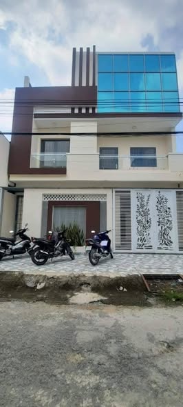 Nhà phố 1 trệt 2 lầu tại Khu biệt thự Ngọc Vân, Vĩnh Long 70.5m² giá 3 tỷ - Chính chủ bán gấp!