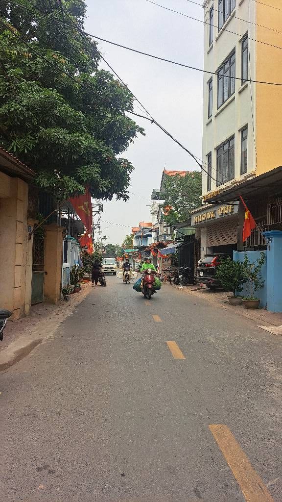 Đất tặng nhà 2 tầng tại Phú Thị, Gia Lâm 145m² giá 10 tỷ - Vị trí đắc địa cho kinh doanh!