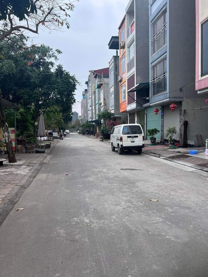 Đất tái định cư Trâu Quỳ Gia Lâm 40m² giá 8 tỷ - Sổ đỏ chính chủ, ô tô tránh vỉa hè!