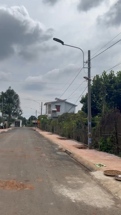 Bán gấp mặt tiền đường Nơ Trang Long, xã Krông Năng, diện tích 250m² chỉ 3.65 tỷ!