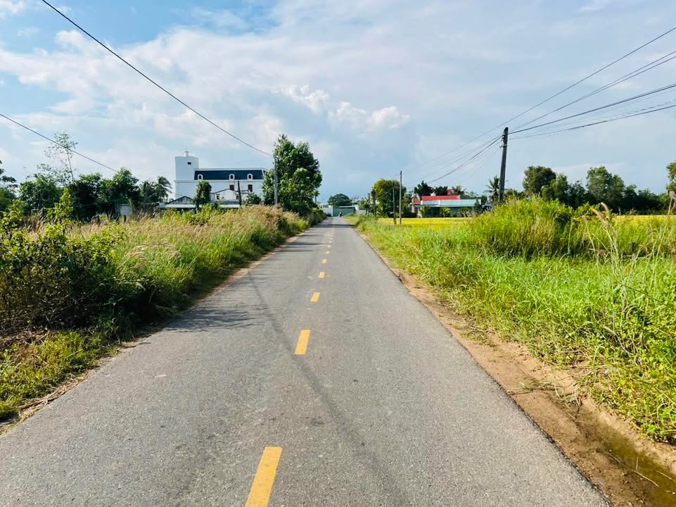 Đất nền 147m² mặt tiền đường Nhựa Hàm Liêm, giá chỉ 990 triệu - Cơ hội đầu tư tuyệt vời!