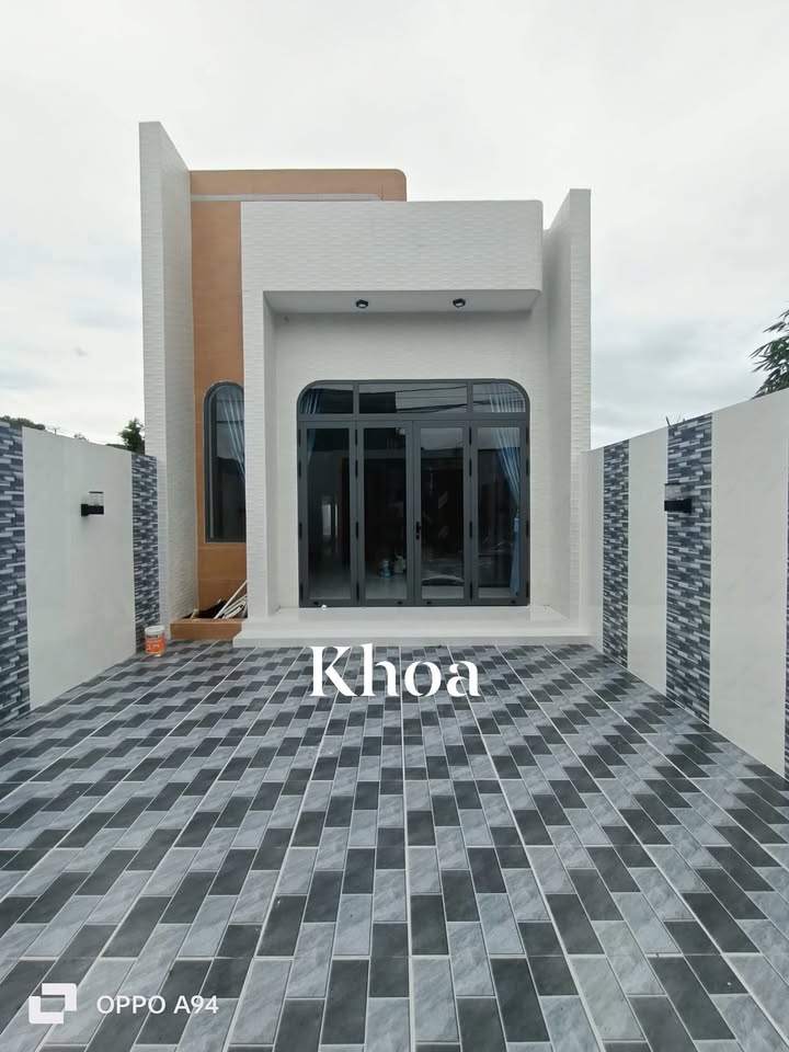 Nhà mới xây tại Xã Long Hải, Huyện Long Điền, 175m² - Giá 2.35 tỷ, sẵn sàng vào ở!