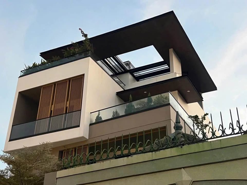 Nhà phố Lạc Long Quân, Vũng Tàu 200m² giá 24 tỷ - Sẵn sàng vào ở!