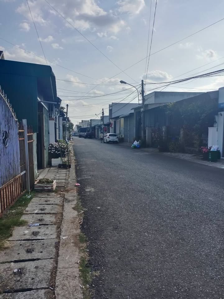 Đất tặng nhà cấp 4 tại Huyện Đức Trọng 300m² giá 7.5 tỷ - Cơ hội đầu tư hấp dẫn!