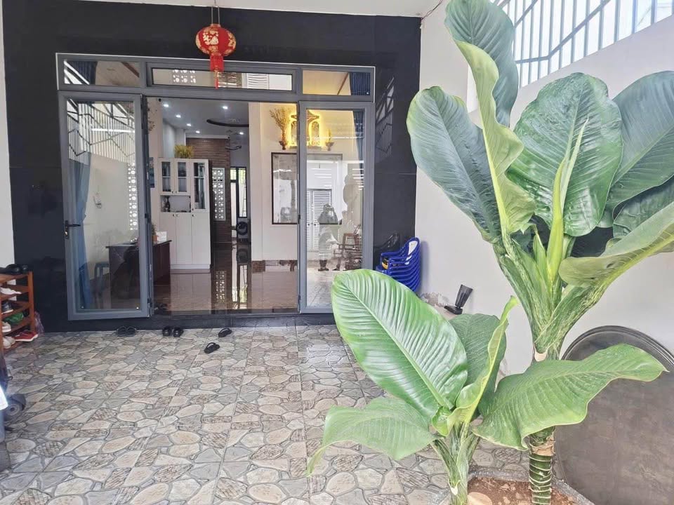 Nhà bán gấp hẻm 144 Ngô Gia Khảm 100m² giá 2.2 tỷ - Sẵn sàng vào ở ngay!