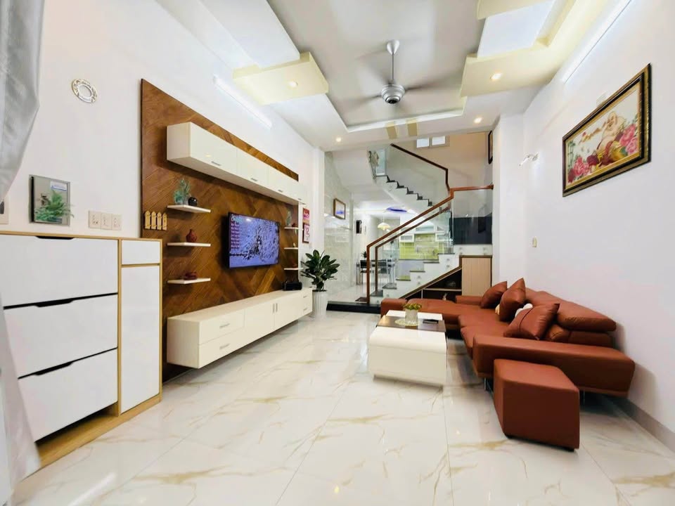 Nhà 4 tầng Trưng Nữ Vương, Hải Châu 61m² giá 6.8 tỷ - Vị trí trung tâm lý tưởng!