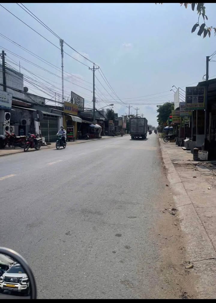 Nhà mặt tiền Quốc lộ 57, Mỏ Cày Nam 112m² giá 2.8 tỷ - Chủ cần bán gấp!