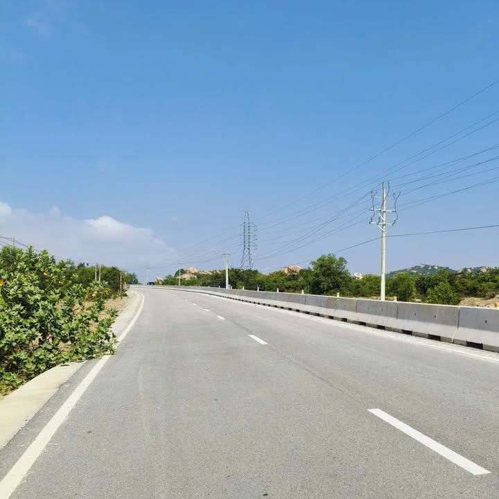 Đất nền mặt đường Văn Lâm, Ninh Thuận 1,4 hecta giá 5.8 tỷ - Cơ hội đầu tư hấp dẫn!