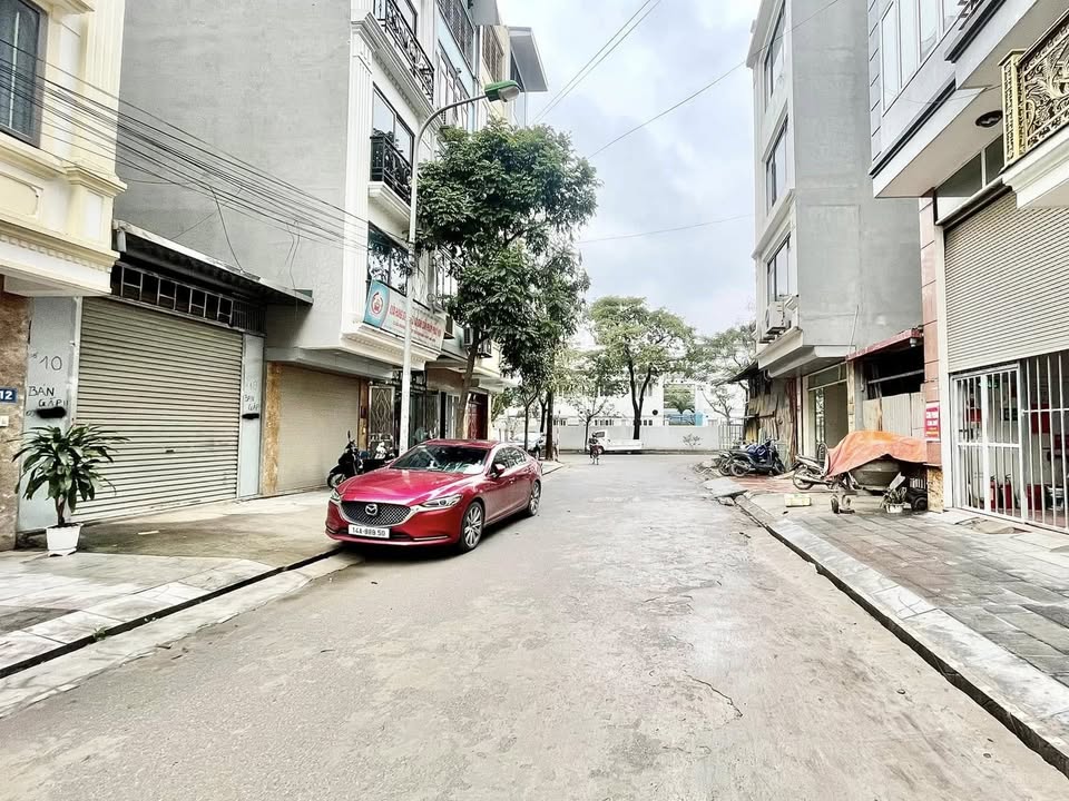 Lô đất 43m² Phú Diễn - Ngõ rộng, ô tô tránh thoải mái!