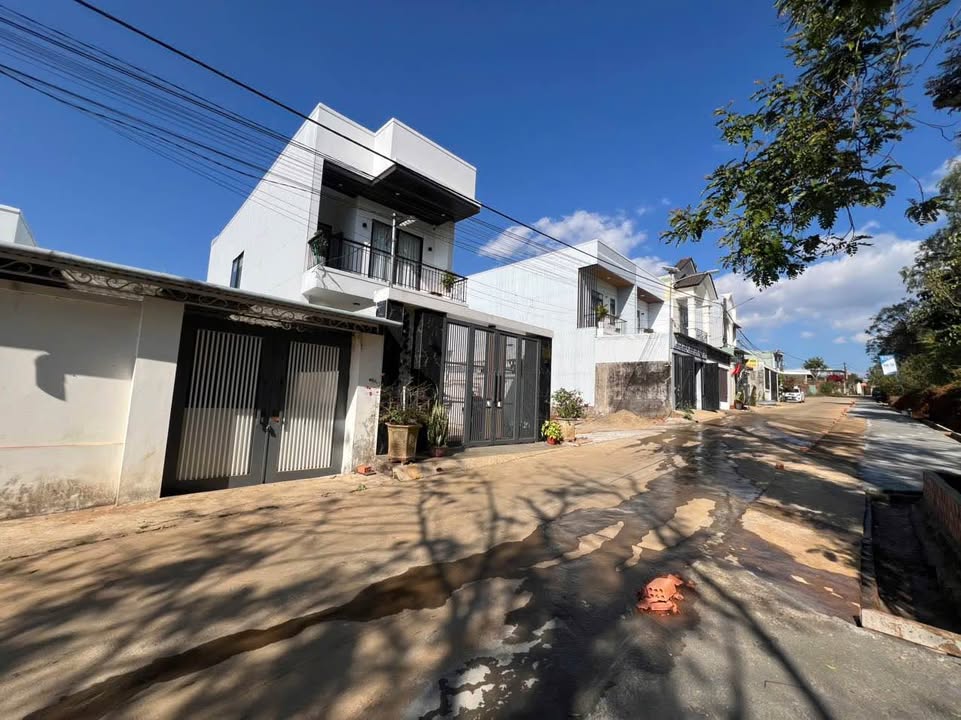 Nhà hẻm Bùi Đình Tuý, Pleiku 100m² giá 1.4 tỷ - Thiết kế nhỏ xinh, ở ngay!