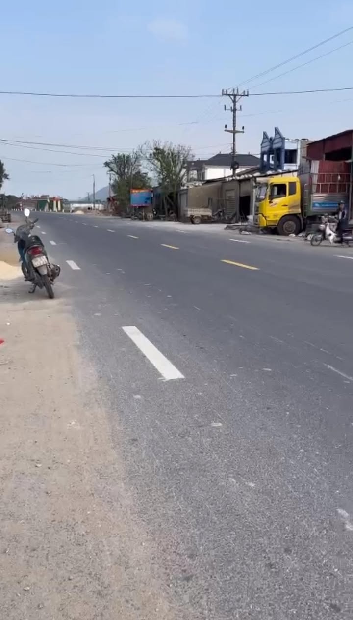 Đất nền Quốc lộ 8C, xã Thiên Cầm, 300m² giá 5 tỷ - Đầu tư sinh lời cao!