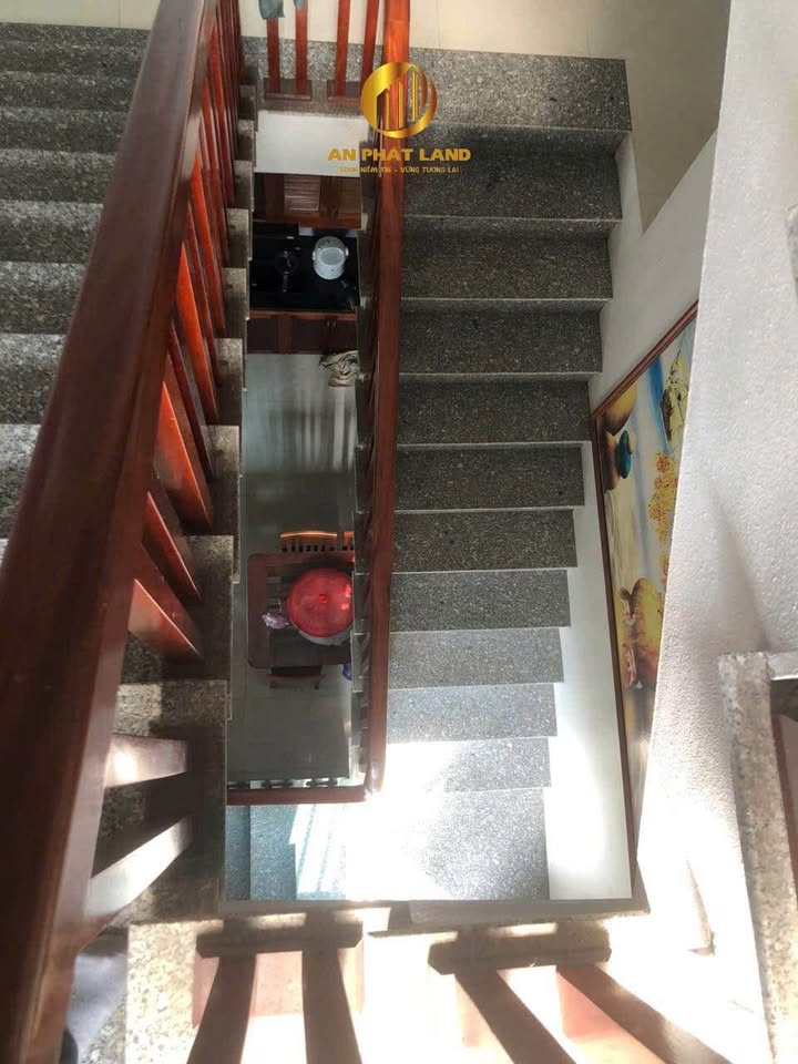 Nhà 3 tầng Phố Bích Đào, 75m² giá thỏa thuận - Ô tô đỗ cửa!