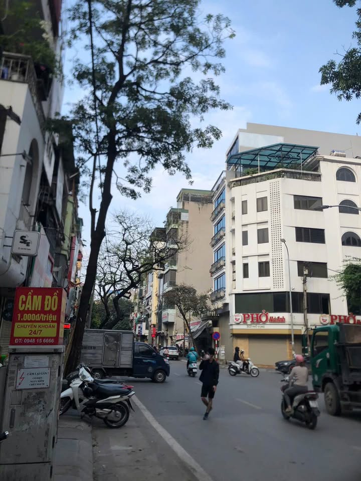 Nhà mặt phố 8/3, Quận Hai Bà Trưng, 50m² giá 12 tỷ - Mặt ngõ ô tô tránh, kinh doanh sầm uất!