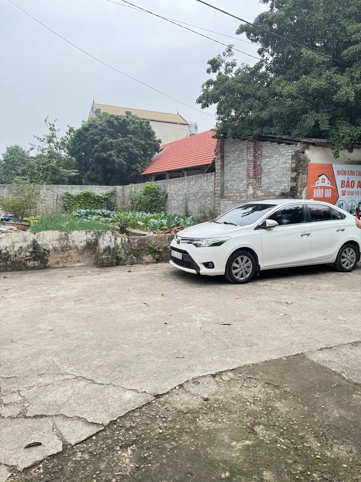 Đất nền đẹp tại Thị Trấn Phúc Thọ - 61m² giá 2 tỷ - Gần chợ và trường học!