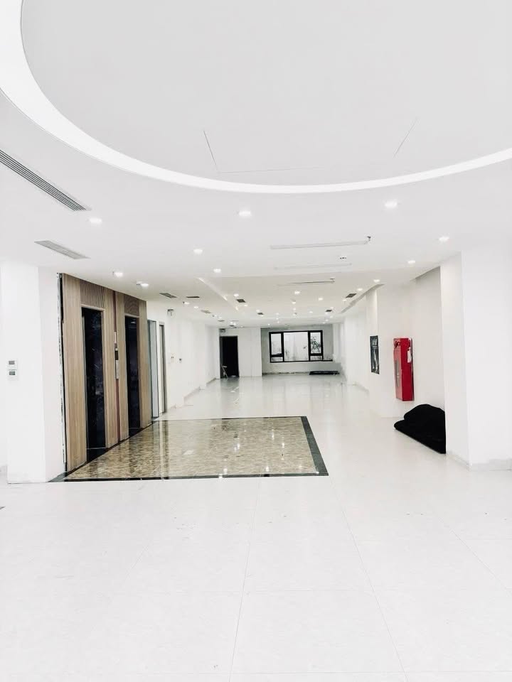 Cho thuê mặt bằng 450m² phố Huế - Thích hợp cho các mô hình cao cấp!