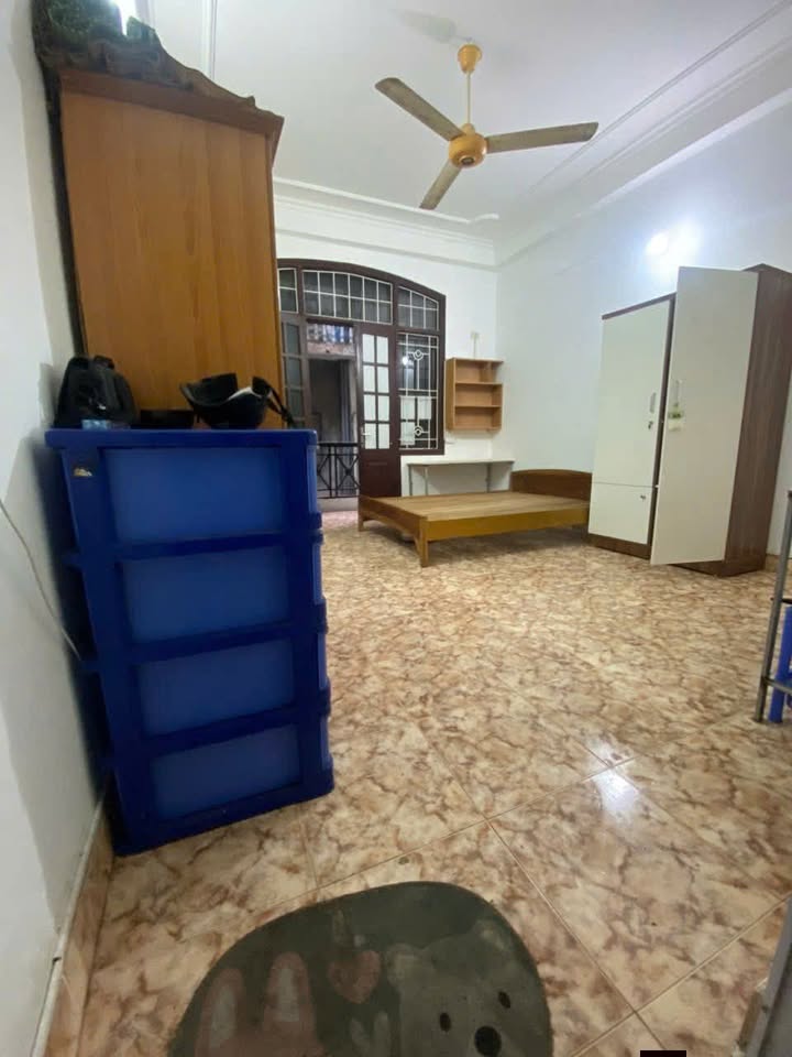 Phòng trọ Đội Cấn, 25m² giá 3.5 triệu - Không gian sống thoải mái!