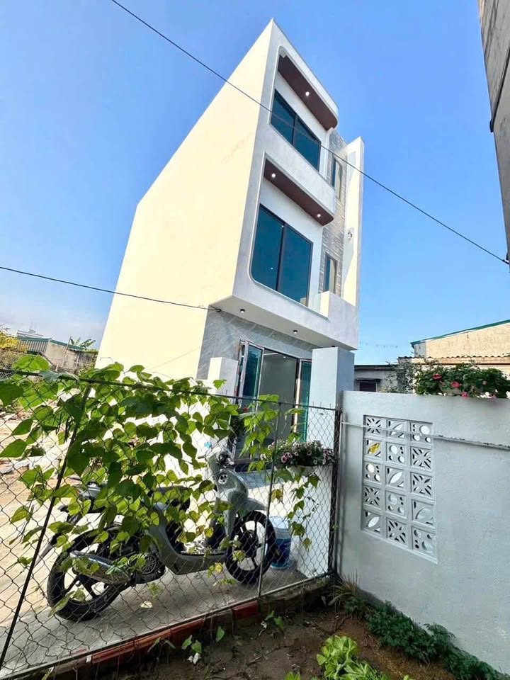 Nhà 3 tầng Vũ Chính 64m² giá 1.7 tỷ - Thiết kế hợp lý, vào ở ngay!