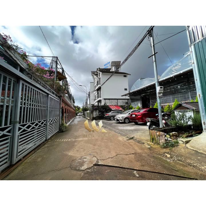 Nhà phố Phường 9 Đà Lạt 210m² giá 15 tỷ - Thiết kế cổ điển mái Thái sang trọng!