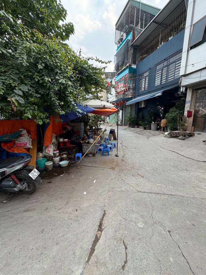 Nhà 5 tầng Lĩnh Nam 34m² giá 6.1 tỷ - Ngõ rộng xe ba gác tránh nhau!