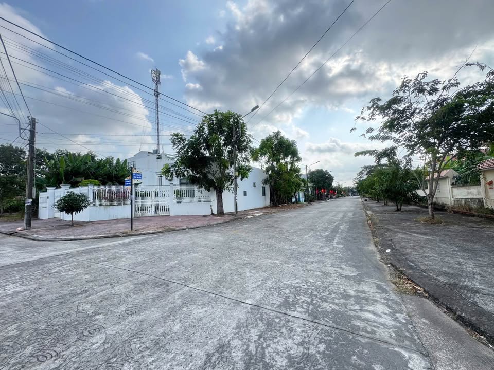 Đất nền đường Võ Văn Ngân, Cà Mau 100m² giá 2.8 tỷ - Sổ hồng riêng chính chủ