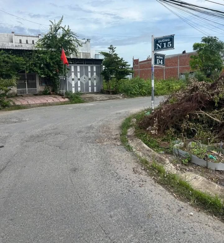 Đất nền góc Khu Bạch Đằng, Cà Mau 199m² giá 1.6 tỷ - Vị trí đẹp, dân cư đông đúc!