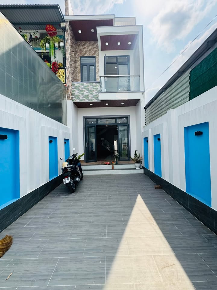 Nhà 1 trệt 1 lầu Cần Giuộc 114m² giá 2.5 tỷ - Sẵn sàng ở ngay!