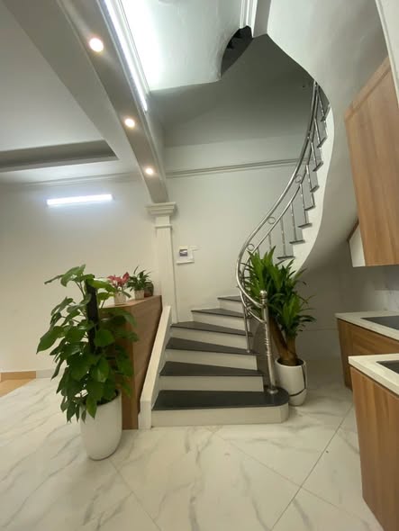 Nhà 4 tầng Phố Bồ Đề 36m² giá 8.79 tỷ - Vị trí đắc địa, gần hồ Hoàn Kiếm!