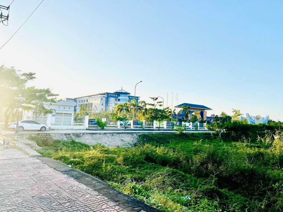 Đất nền đẹp tại Nhơn Bình, Quy Nhơn 100m² giá chỉ 1.8 tỷ - Sẵn sàng đầu tư!