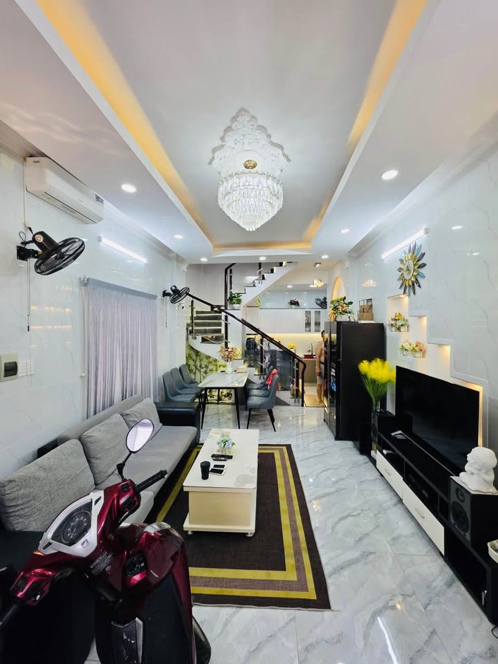 Nhà phố Lê Đại Hành, Quận 11, 40m² giá 8.3 tỷ - Nhà mới đẹp, vào ở ngay!