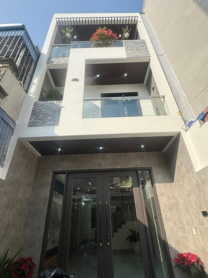 Nhà 3 tầng ngõ 365 Giải Phóng 80m² giá 3.5 tỷ - Ô tô vào nhà dễ dàng!