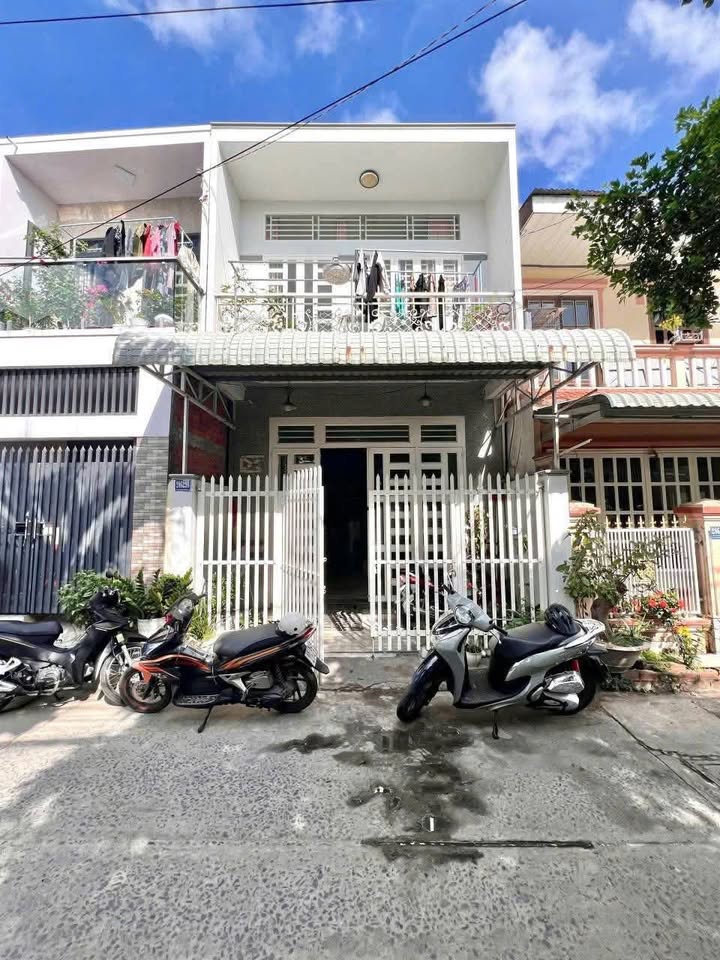 Nhà 1 trệt 1 lầu đường Nguyễn Cửu Phú, Quận Bình Tân, 80m² giá 1.2 tỷ - Sổ hồng riêng!