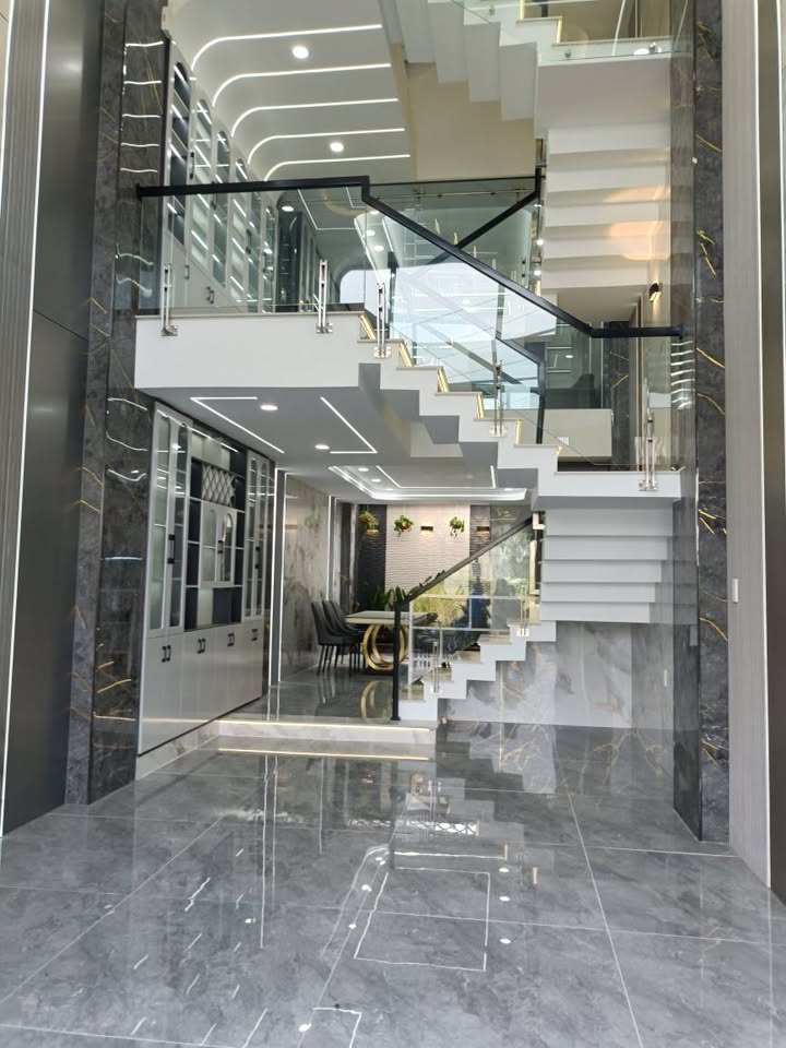 Nhà 5 tầng đường Thạnh Xuân 25, Quận 12, TP.HCM - Giá chỉ 6.95 tỷ, sẵn sàng vào ở!