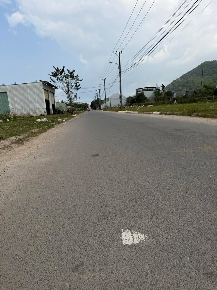 Đất nền Hòa Khánh Đà Nẵng 100m² giá chỉ 2.8 tỷ - Sổ đỏ chính chủ, giao dịch nhanh chóng!