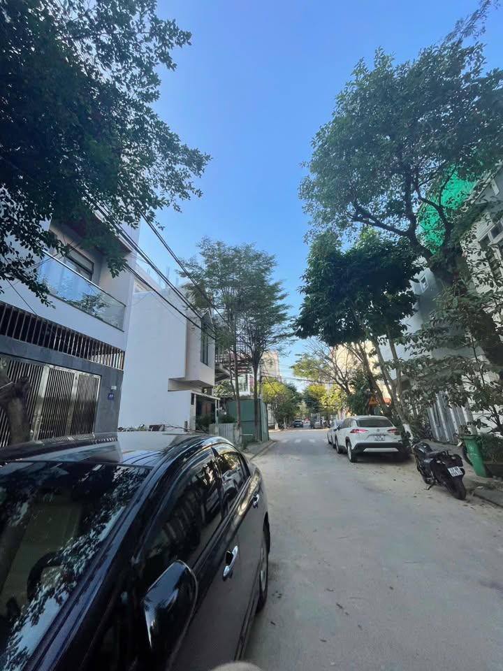 Nhà góc Sơn Trà 80m² giá 10.5 tỷ - Vị trí đắc địa gần cầu Tình Yêu!