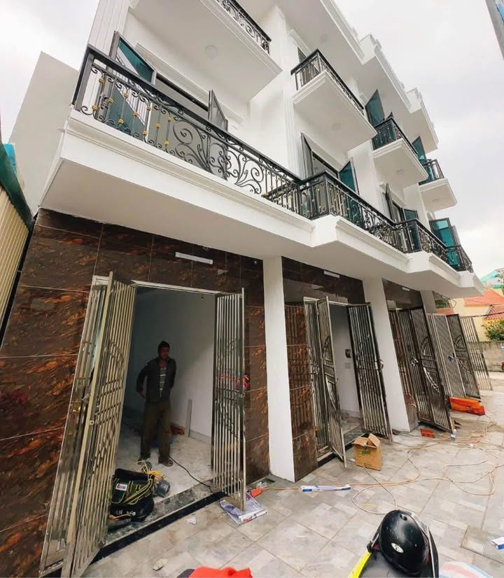 Nhà 3 tầng Trần Lãm, Thái Bình 42m² giá 1.7 tỷ - Vào ở ngay, ô tô đỗ thoải mái!