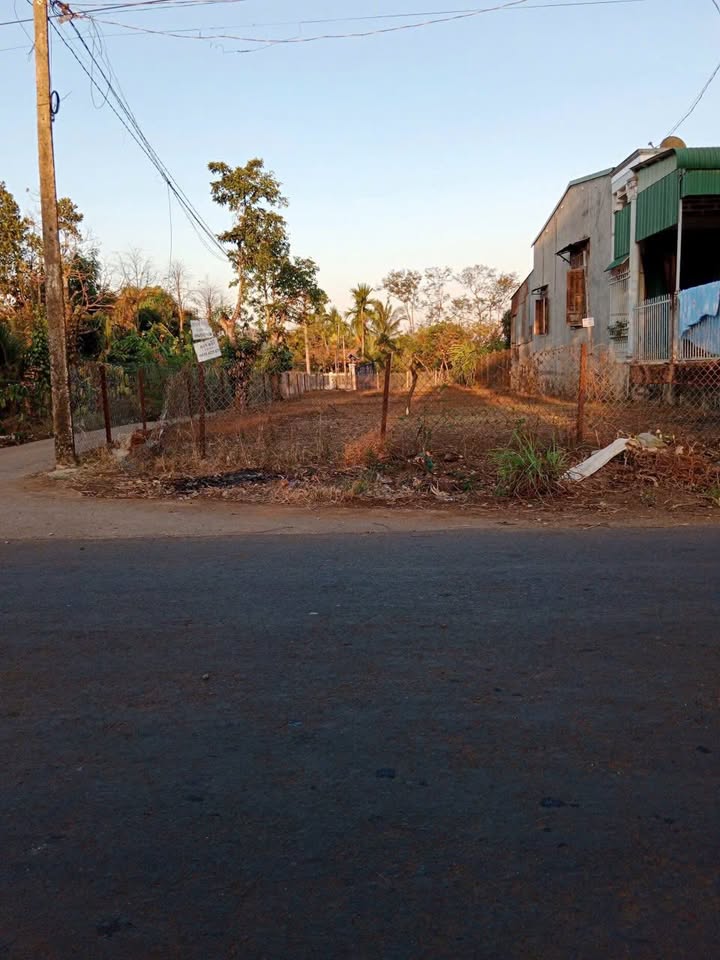 Lô đất 3 mặt tiền xã Quảng Phú 500m² giá 2.4 tỷ - Vị trí đẹp, kinh doanh thuận lợi!