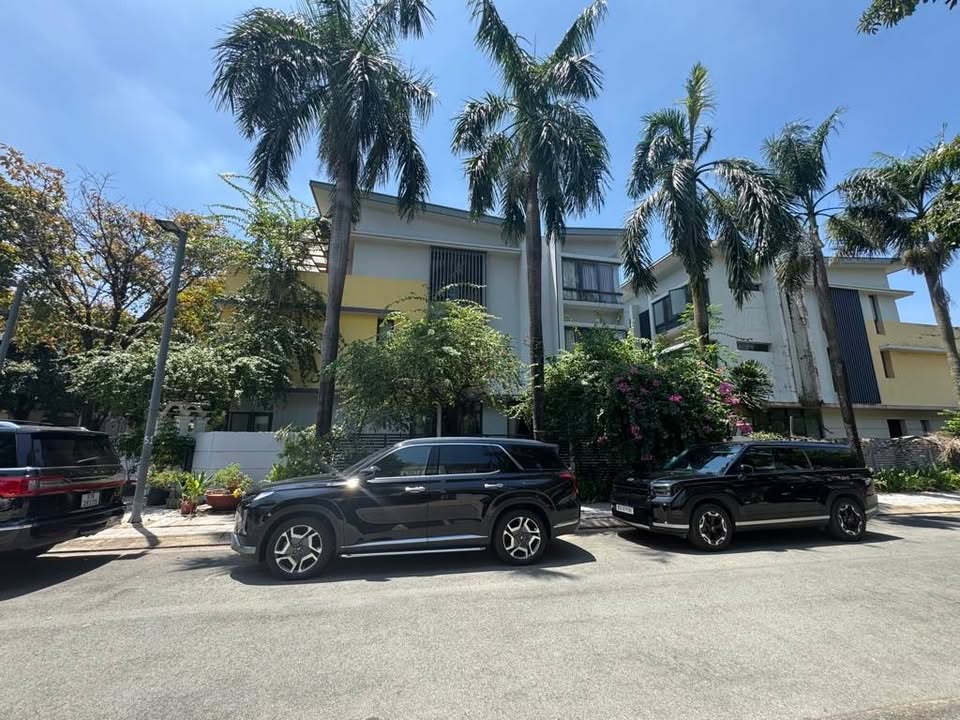 Biệt thự tại KDC Gia Hòa, 194m² giá 22.8 tỷ - Sổ riêng, cho thuê nước ngoài!