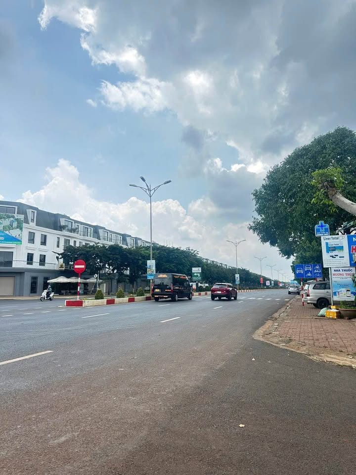 Lô góc FrontHouse Nguyễn Chí Thanh 300m² giá 18 tỷ - Đối diện Khu Đô Thị ECO CITY!