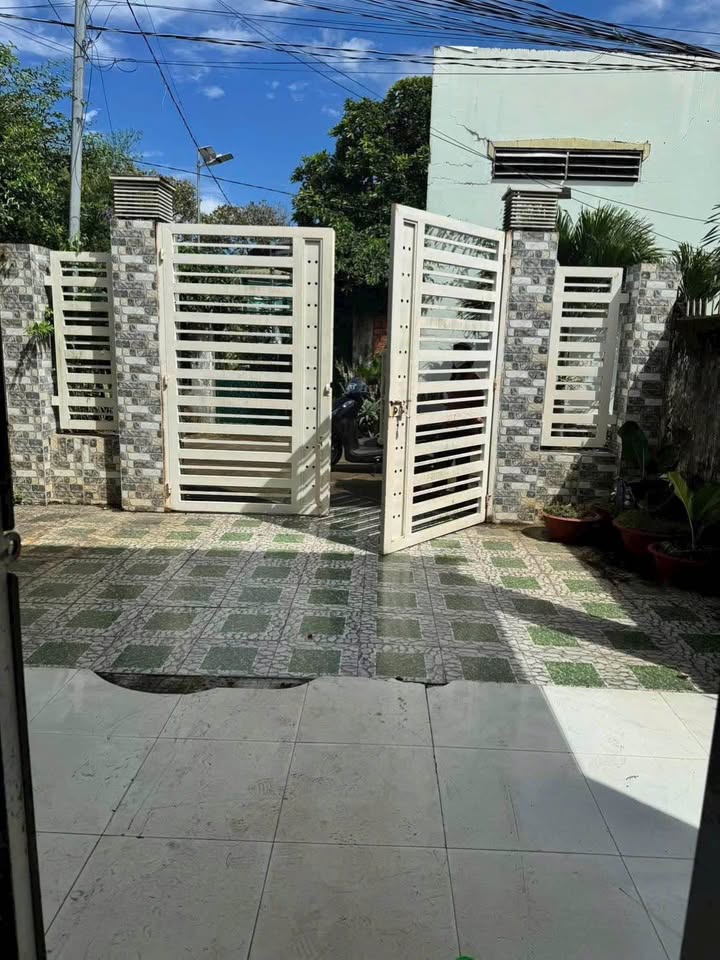 Nhà phố Phú Vinh, Định Quán 151m² giá 1.5 tỷ - Sổ riêng, thổ cư