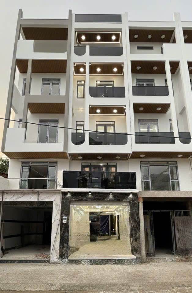 Nhà mặt tiền Ấp Chiến Lược, Bình Hưng Hoà, 64m² giá 10.8 tỷ - Vị trí đắc địa, tiện kinh doanh!