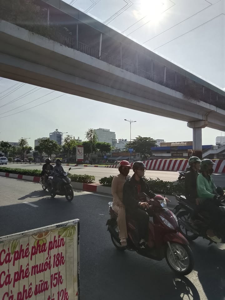 FrontHouse Phường 13 Quận Bình Thạnh 16m² giá 2.56 tỷ - Vị trí đắc địa gần chợ Nguyễn Xí!