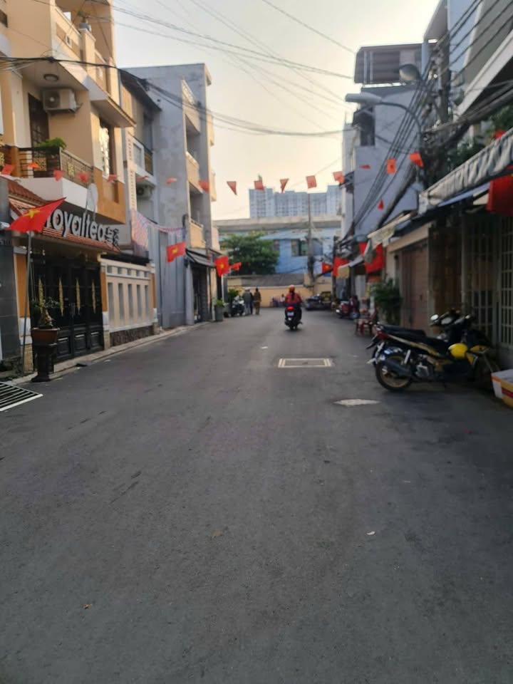 Nhà phố hẻm xe hơi Bế Văn Cấm, Quận 7, 68m² - Chính chủ bán gấp!