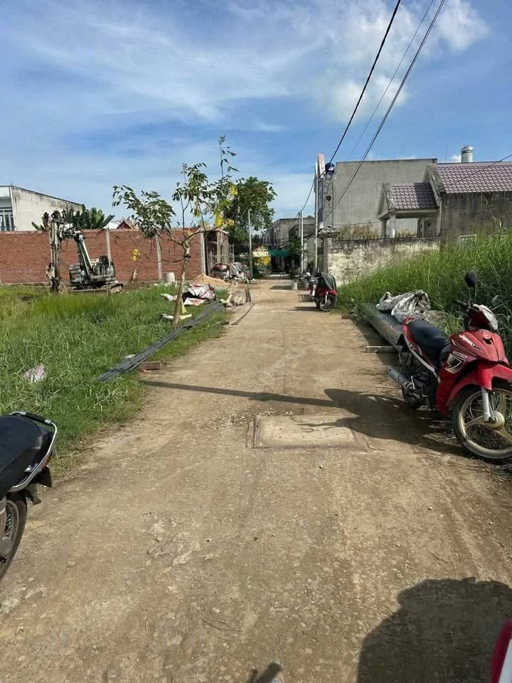 Nhà cấp 4 tại Khu Dân Cư Long Hậu 105m² giá 2.35 tỷ - Sổ hồng riêng, hẻm xe hơi